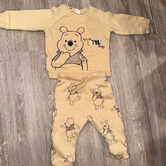 Disney Winnie the Pooh 6-9month Sweatsuit - Picture 1 of 3